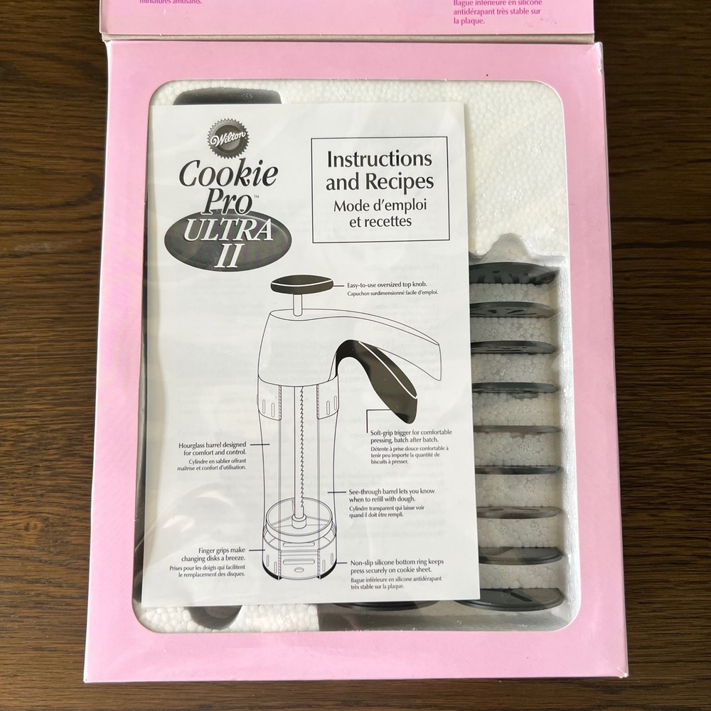 Vintage Wilton Cookie Pro Ultra II Cookie Press Set 16 Disks Easy Grip NEW - Picture 3 of 7